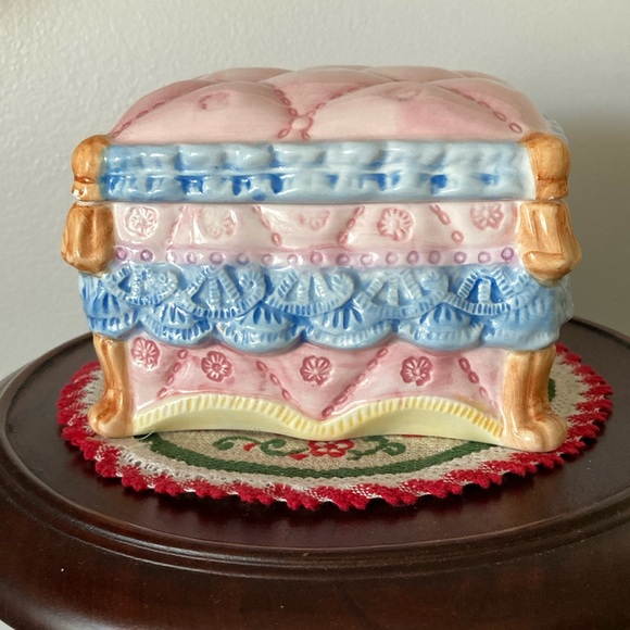 Vintage and rare ceramic square automann shaped jewelry box - Picture 1 of 6